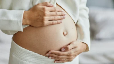 Ραγάδες στην εγκυμοσύνη: Πώς μπορείς να τις αποφύγεις με φυσικό τρόπο; Δες τι λέει ο ειδικός!