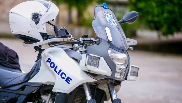 Συναγερμός στη Γλυφάδα: Ένας νεκρός από πυροβολισμούς σε ναυτιλιακή εταιρεία - Τι συνέβη