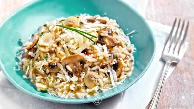 Ριζότο μανιταριών στο φούρνο: Το μυστικό της Αργυρώς για να μην λασπώσει το ρύζι