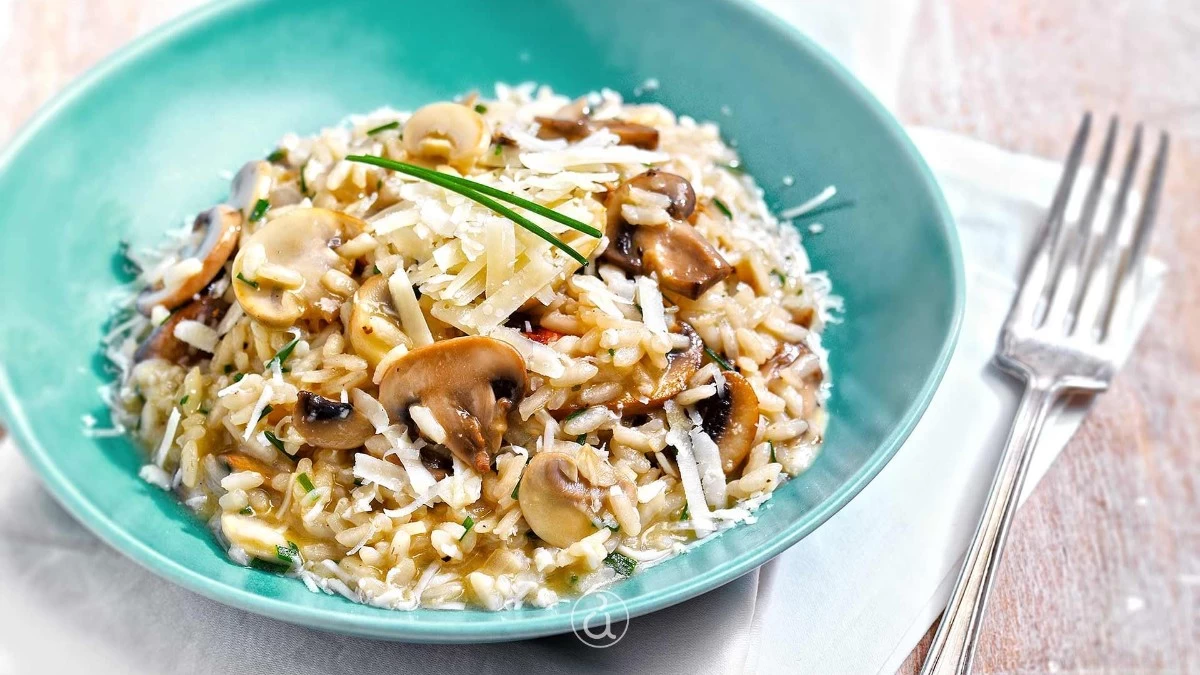 Ριζότο μανιταριών στο φούρνο: Το μυστικό της Αργυρώς για να μην λασπώσει το ρύζι