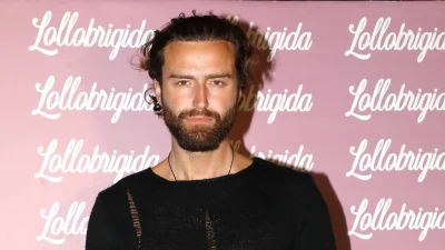 Rob James Seymour: Σε ιταλικό εστιατόριο αγκαλιά με την σύζυγό του στον Πειραιά - Η πρώτη νυχτερινή έξοδος μετά το Survivor