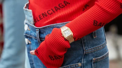 Και ξαφνικά όλες φοράνε ρολόγια ξανά: 4 στυλ που θα ξεχωρίσουν το 2024