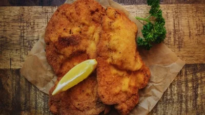 Σνίτσελ κοτόπουλο στο τηγάνι: Ο σωστός χρόνος ψησίματος σύμφωνα με την Αργυρώ για να μην κάνει "μπάνιο" στο λάδι