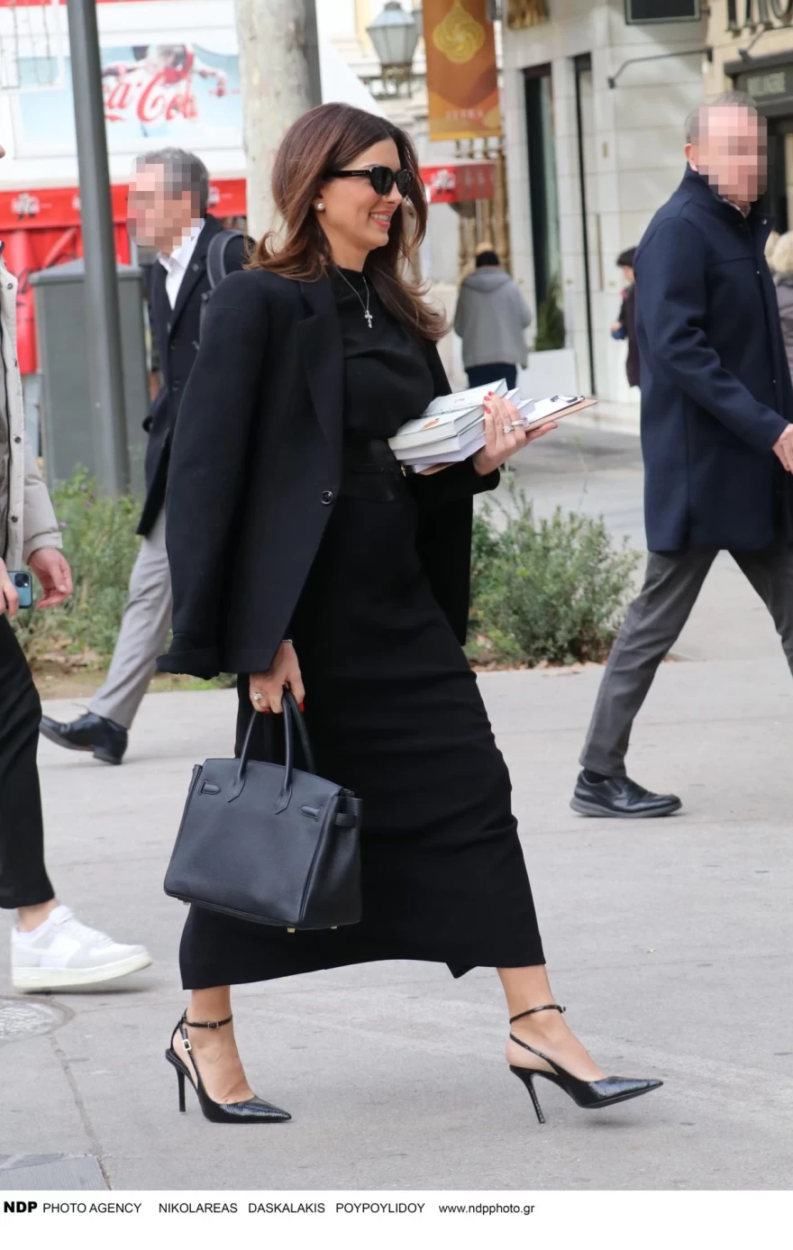 Σταματίνα Τσιμτσιλή βόλτα κέντρο Αθήνας