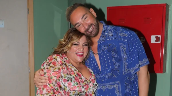 J2US: Αυτό είναι το δώρο που έκανε ο Νίκος Κοκλώνης στην Βίκυ Σταυροπούλου λίγο πριν την μεγάλη πρεμιέρα