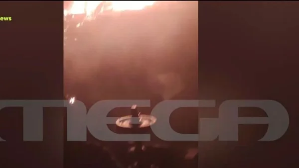 Τέμπη: Ανατριχιαστικό βίντεο δευτερόλεπτα μετά τη σύγκρουση του τρένου - «Είμαστε από κάτω βοήθεια! Βοήθεια!»