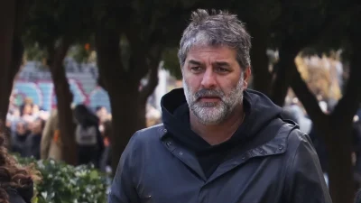 Βασίλης Μπισμπίκης: Κατέβηκε στην πορεία για τον έναν χρόνο από το δυστύχημα των Τεμπών - Φωτογραφήθηκε ανάμεσα στο πλήθος