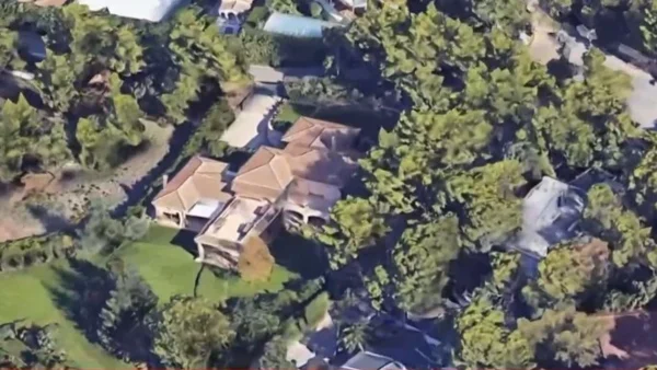 Οικογένεια Καρνέση: Πωλείται για πάνω από 1 εκατομμύριο τμήμα της πολυτελούς βίλας στην Εκάλη - Στολίδι η μεζονέτα με 7 υπνοδωμάτια και 8 WC