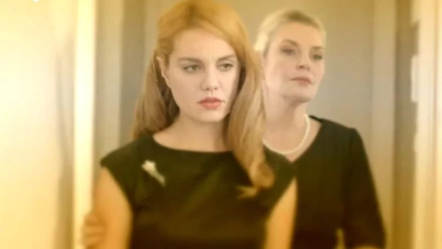 Το Προξενιό της Ιουλίας - Γεννάει - Η Ιουλία