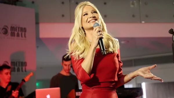 Φαίη Σκορδά: Οι πρώτες φωτογραφίες από το ταξίδι της στο Ντουμπάι