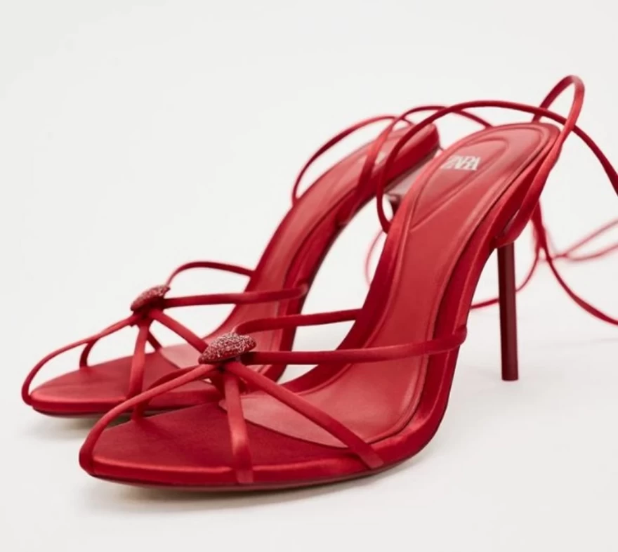 κόκκινα πέδιλα