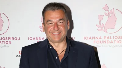 Γιώργος Λιάγκας - Mε μαγιό σε παραλία της Τήνου: «Mην αρχίσετε τις εξυπνάδες»