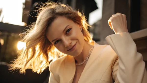 Πώς να δημιουργήσεις το τέλειο κυματιστό bob βήμα-βήμα - Δες όλα τα μυστικά που δεν γνώριζες!