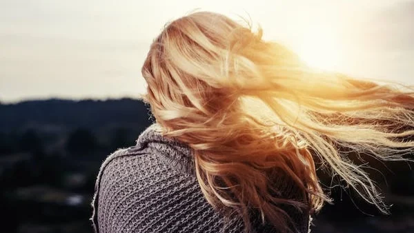 Όμορφα & λαμπερά μαλλιά μετά τα 40 - Όλα τα μυστικά για να παραμείνουν υγιή & δυνατά!