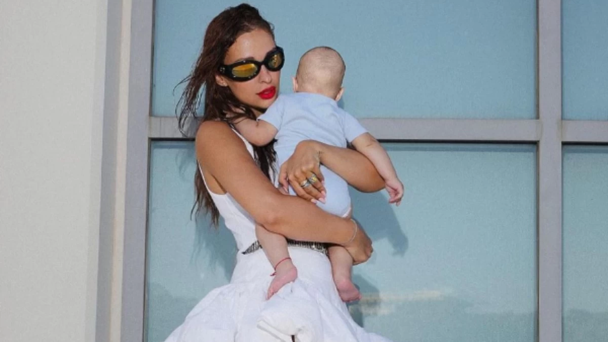 Ελένη Φουρέιρα: Ολόκληρο παιδί ο γιος της - Στέκεται όρθιος και κάνει τα πρώτα του βήματα