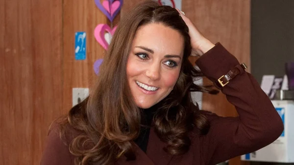 Κέιτ Μίντλετον: Κάπου ένα μικρό κορίτσι φοράει ευτυχισμένο μια περούκα φτιαγμένη από τα μαλλιά της