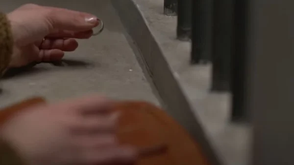 Ηλέκτρα (26/3): Την χωρίζει και καίει τις φωτογραφίες της - Της μένει μόνο η βέρα του