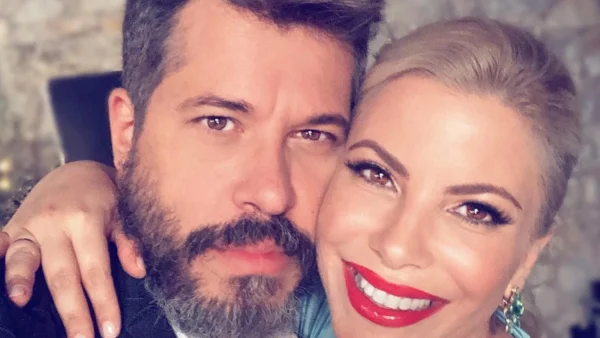 Αντελίνα Βαρθακούρη: Στο χρώμα του πάγου με στρας και πριγκιπικό κότσο - Έχει μείνει στην ιστορία το νυφικό του γάμου της με τον Βαρθακούρη