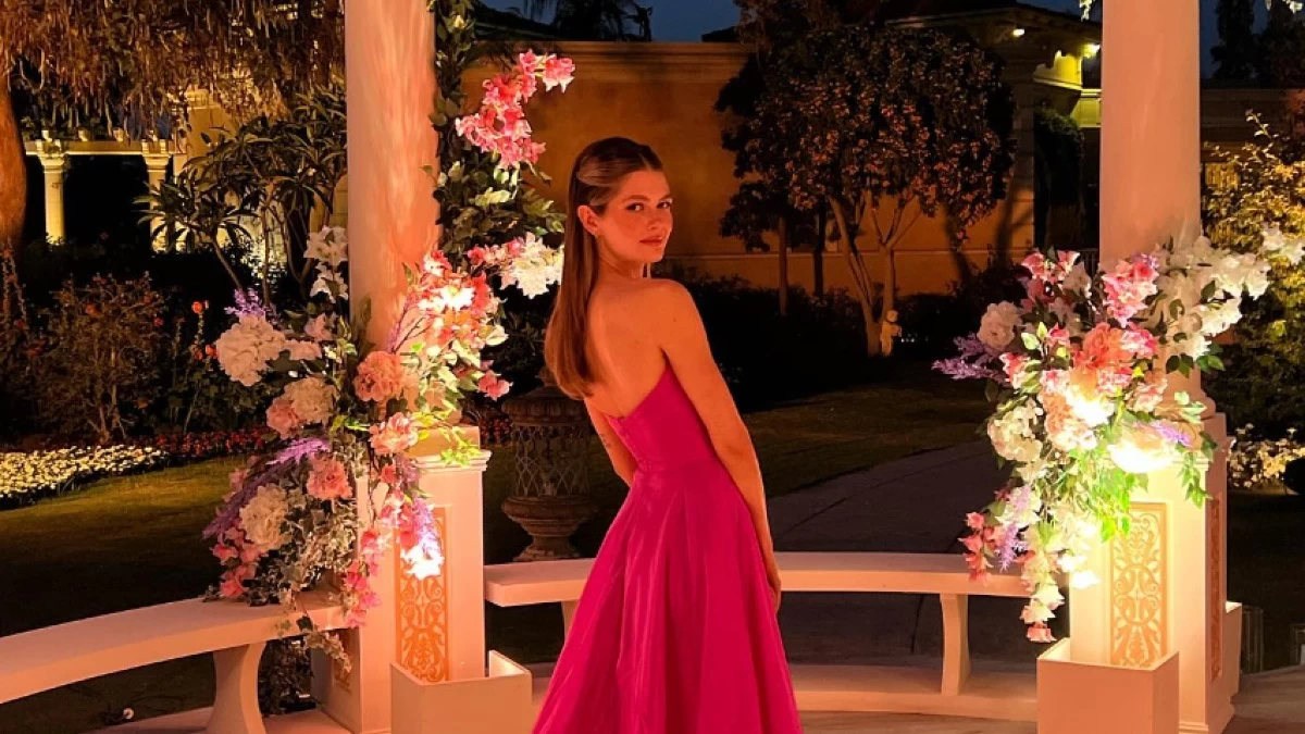 Αμαλία Κωστοπούλου: «Δεν μπορούσα να σταματήσω να κλαίω» - Με ημιδιαφανές φόρεμα γεμάτο λουλούδια σε παραμυθένιο γάμο στη Βενετία