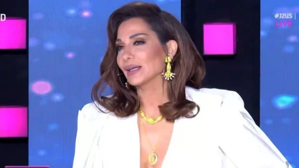 J2US (2/3):«Είναι τόσο ερωτική η φωνή σου...» , «Είμαι για ραδιόφωνο σήμερα...» - Με φαρυγγίτιδα η Δέσποινα Βανδή στο πλατό