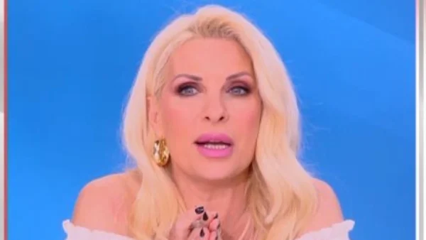 Ελένη Μενεγάκη: Κλειστό το σπίτι της παρουσιάστριας - «Μου λέγανε τα παιδιά μου "μαμά τι γίνεται;"»