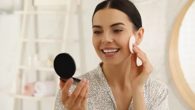 Αυτές είναι οι 5 καλύτερες & πιο οικονομικές αντηλιακές πούδρες προσώπου με χρώμα - Κοστίζουν κάτω από 25 ευρώ!