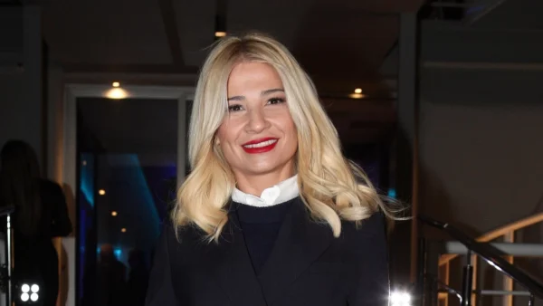 Φαίη Σκορδά: Οι φωτογραφίες που έχει κρεμάσει στον τοίχο του καμαρινιού της στο ΣΚΑΙ - Αδημοσίευτες στιγμές με τα παιδιά που έχει αποκτήσει με τον Γιώργο Λιάγκα