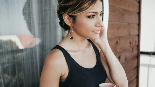 Λεπτές γραμμές & ρυτίδες στο πρόσωπο: Με αυτά τα κόλπα θα τις μειώσεις!