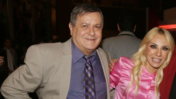 Γιάννης Καπετάνιος για Έλενα Τσαβαλιά: «Της... φύγανε στη σκηνή γιατί γελούσε με τον Μάρκο Σεφερλή»