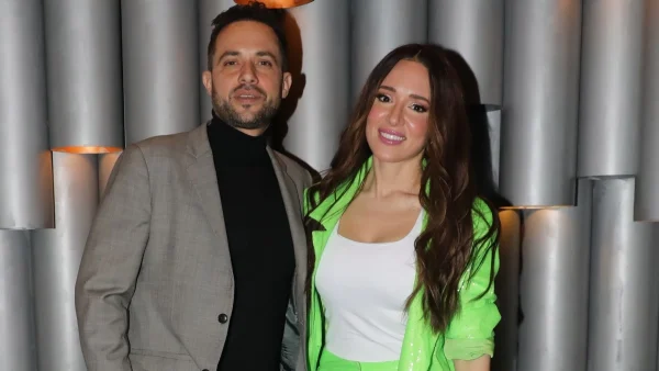 25η Μαρτίου: Η Καλομοίρα και ο Γιώργος Μπούσαλης έντυσαν τα παιδιά τους με παραδοσιακές φορεσιές