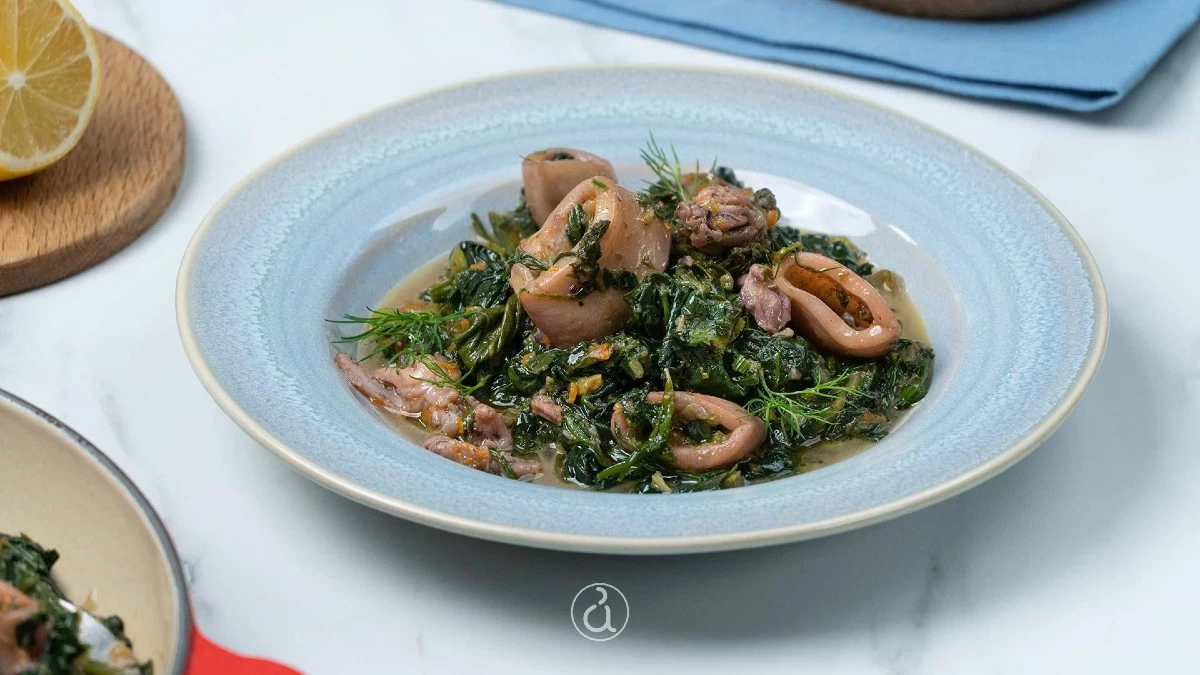 Νηστεία: Ζουμερά καλαμαράκια φρικασέ - Το μυστικό για να μην γίνουν "λάστιχο"