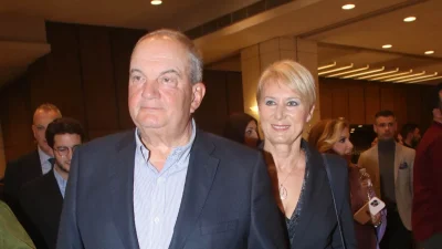 Κώστας Καραμανλής & Νατάσα Παζαΐτη: Ντυμένοι ασορτί σε σπάνια βραδινή έξοδο με τον γιο τους, Αλέξανδρο