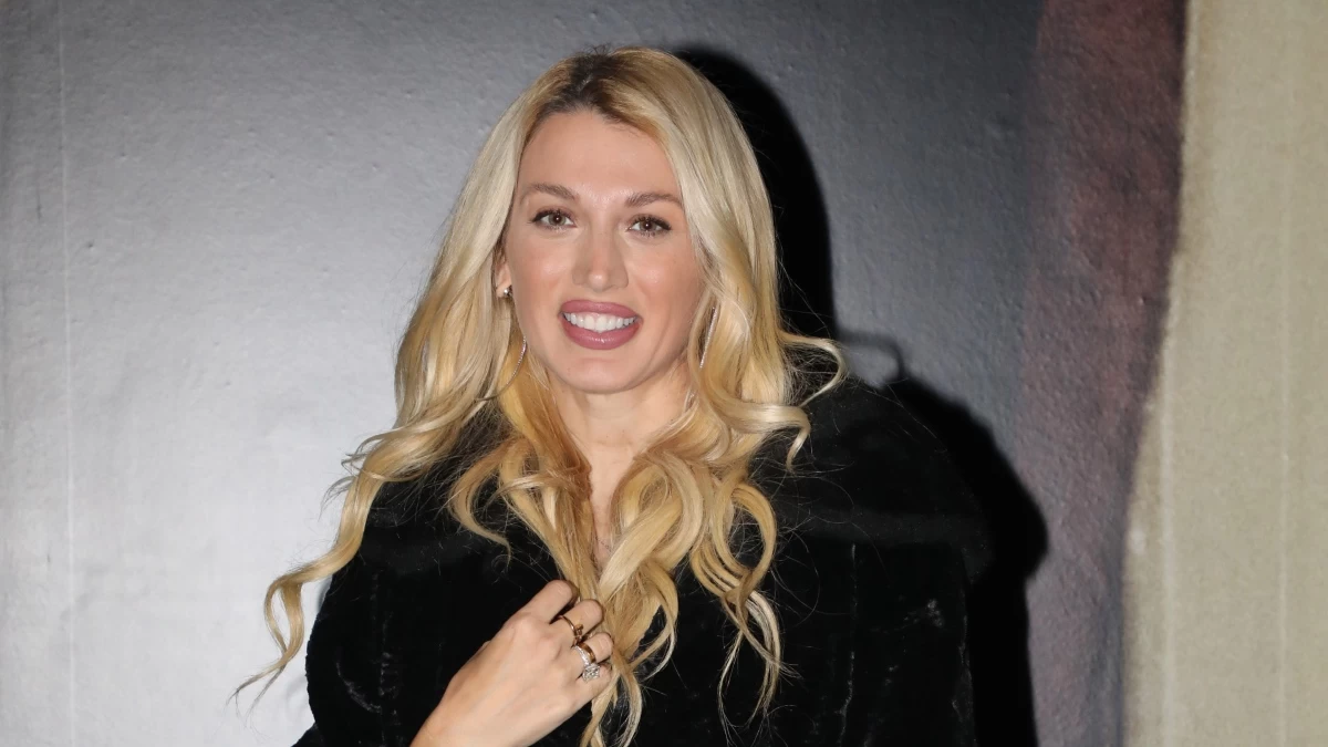 Η Κωνσταντίνα Σπυροπούλου ποζάρει με φουσκωμένη κοιλίτσα - Η νέα της ανάρτηση στο πλευρό του συζύγου της