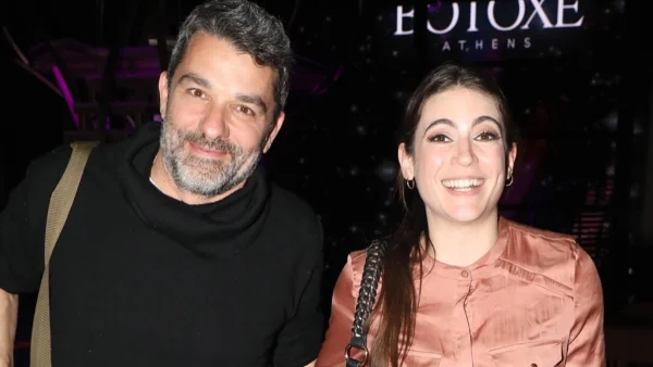 Πέτρος Λαγούτης & Μάρθα Λαμπίρη Φεντόρουφ: Για φαγητό σε γνωστό εστιατόριο - Ο φακός τους ''τσάκωσε'' στα καλύτερά τους να περπατάνε αγκαλιά