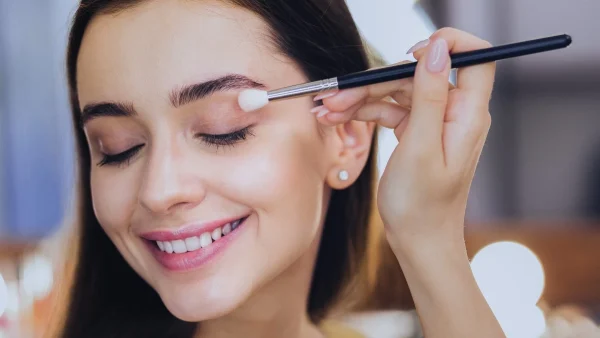 Αυτό είναι το πιο εύκολο & γρήγορο μακιγιάζ για την Τσικνοπέμπτη - Θα χρειαστείς μόνο 5 λεπτά!