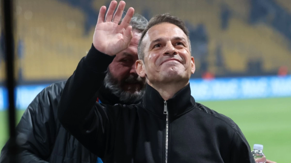 Ντέμης Νικολαΐδης: Σπάνια δημόσια εμφάνιση για τον παλαίμαχο ποδοσφαιριστή - ''Πιάστηκε'' επί το έργον