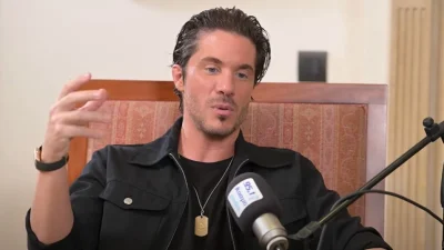 Νίκος Οικονομόπουλος: «Το τραύμα των παιδιών είτε χωρίσουν οι γονείς τους είτε τους χάσουν, δεν είναι κάτι που σβήνει...» - Η εξομολόγηση για το διαζύγιο των γονιών του