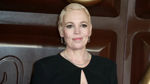 Olivia Colman: Η 50χρονη σταρ παραδέχθηκε ότι έχει κάνει όχι ένα αλλά πολλά botox!