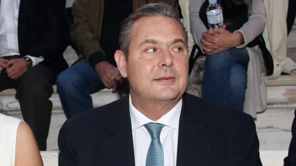 Πάνος Καμμένος: Αγνώριστος με μισάνοιχτο πουκάμισο - Σπάνια φωτογραφία με τη γοητευτική σύζυγό του