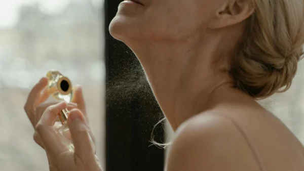 Με αυτά τα κόλπα θα επιλέξεις σωστά το άρωμα που σου ταιριάζει!