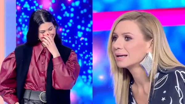 My Style Rocks 1/3: «Το πουκάμισο δεν μου αρέσει καθόλου», «Είναι του κύριου Κουδουνάρη» - "Πάγωσε" η Καραβάτου μετά το κράξιμο που έπεσε για το ρούχο του σχεδιαστή