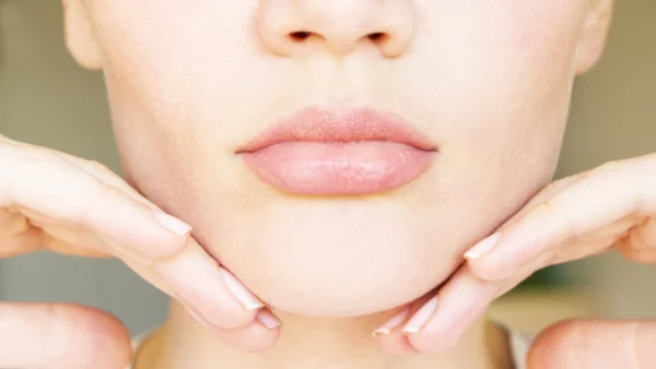 Πώς να απαλλαγείς από το προγούλι  με φυσικό τρόπο χωρίς lifting προσώπου!