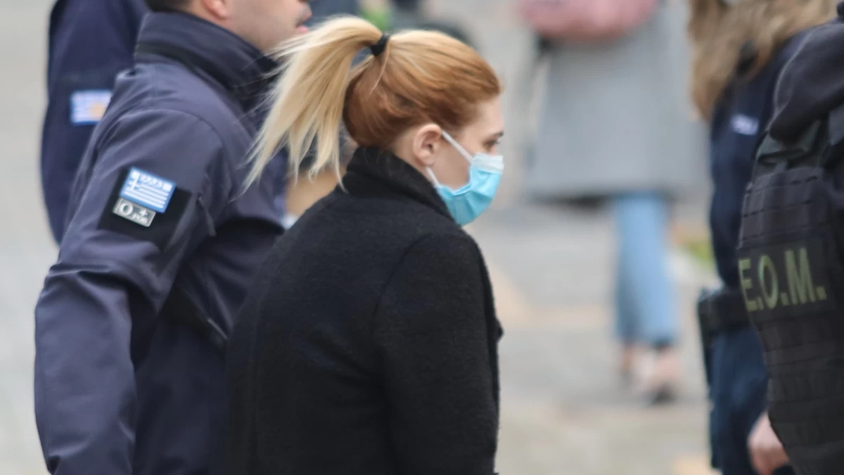 Ρούλα Πισπιρίγκου: Παραμένει στη φυλακή για 6 μήνες ακόμα - Τα κλάματα του Μάνου Δασκαλάκη στην δικαστική αίθουσα