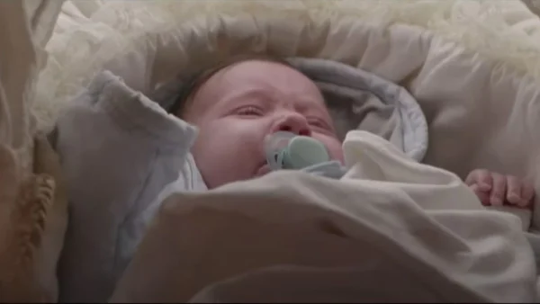 Σασμός (7/3): «Σας παρακαλώ φροντίστε το» - Παρατάει το νεογέννητο παιδί της στην πόρτα του παπά Μιχάλη