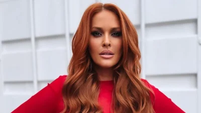 Σίσσυ Χρηστίδου: «Κορίτσαρος λέμε!» - Πανζουρλισμός κάτω από την ανάρτηση που έκανε με μαγιό σε παραλία της Πάτμου