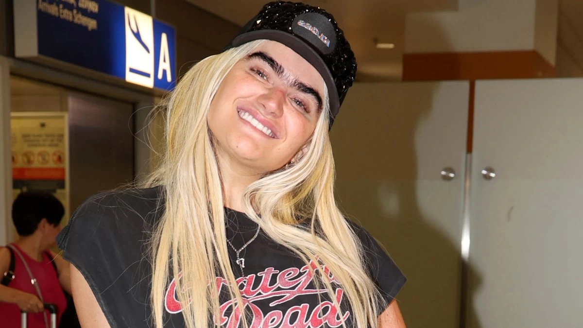 Σοφία Χατζηπαντελή: Σήκωσε την μπλούζα της και έδειξε το στήθος της μέσα στο τρένο