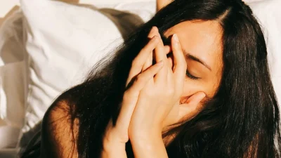 Αισθάνεσαι διαρκώς κουρασμένη; Χρειάζονται μόνο 2 λεπτά και μια απλή συνήθεια για να το ξεπεράσεις