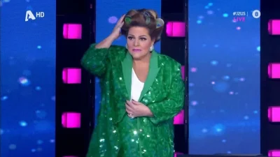 J2US (16/3): "Έσκασε" με τα ρολεϊ στο πλατό! - Η απίστευτη εμφάνιση της Βίκυς Σταυροπούλου