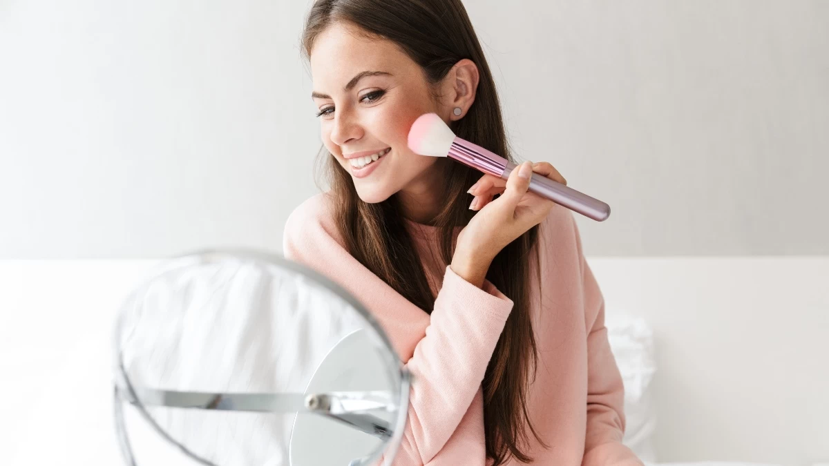 Μακιγιάζ: Αυτά είναι τα 5 καταστροφικά λάθη που κάνεις όταν βάφεσαι & πρέπει να αποφεύγεις!