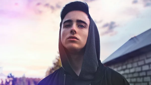 Ο γιος σου σε απογοήτευσε γιατί δεν αναλαμβάνει καμία ευθύνη για τη ζωή του & εσύ συνεχίζεις να τον στηρίζεις οικονομικά; Δες τι λέει γι' αυτό ο ειδικός